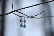 Load image into Gallery viewer, Crescent Moon Earrings